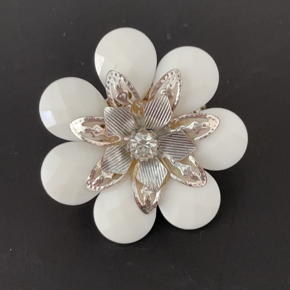 BOHM RING WHITE FACETED PETAL RING MADE IN PARIS